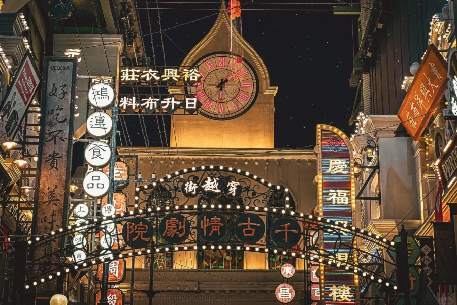 Shanghai Eternal Love: A trip through time and space from stage mys to urban memory