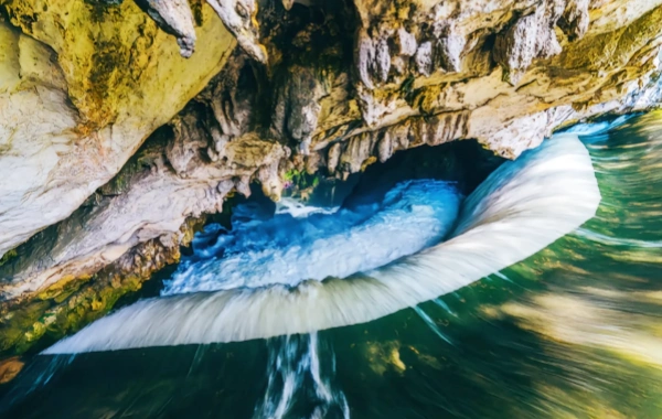 Dragon Palace: Eine Reise ins Underground Karst Museum und das legendäre 