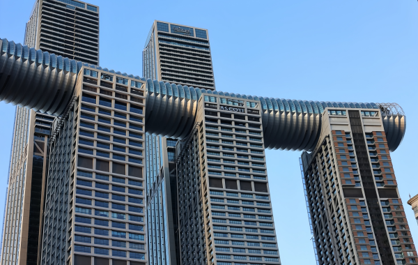 Raffles City Cloud Swing: Волшебное путешествие на 250 метров над землей