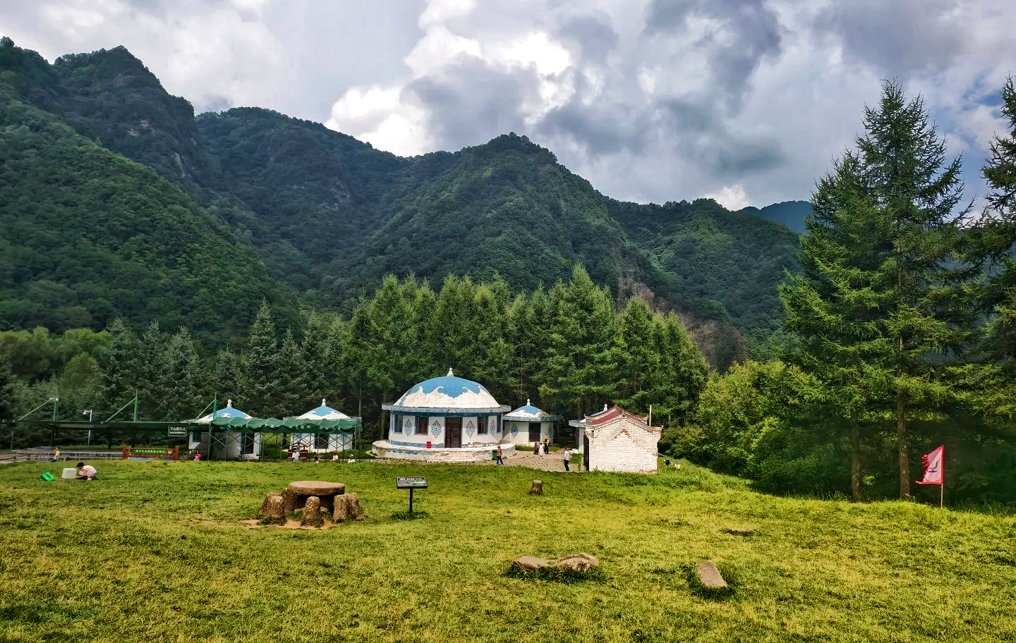 Liupanshan: Un viaje a un Santuario del Noroeste donde el Intervino Verde y Rojo