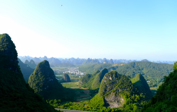 Ruyi Peak:Un viaje de buena fortuna de Mysterious Peaks a una Ciudad del Cielo