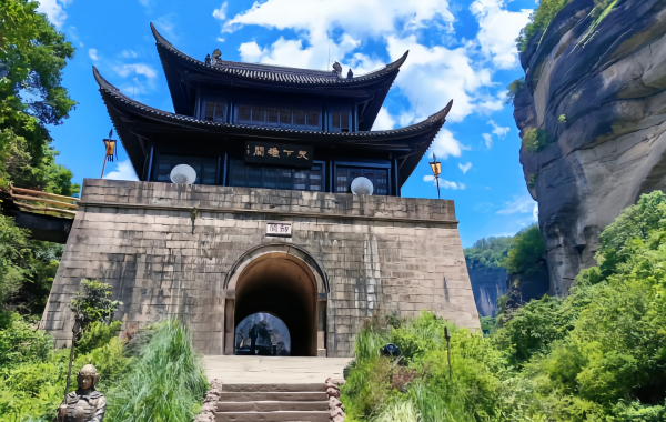Оригинальное название: Jianmen Shu Road: A Journey of Rebirth: From a Mighty Three Kingdoms Оплот поэтического, скрытого царства