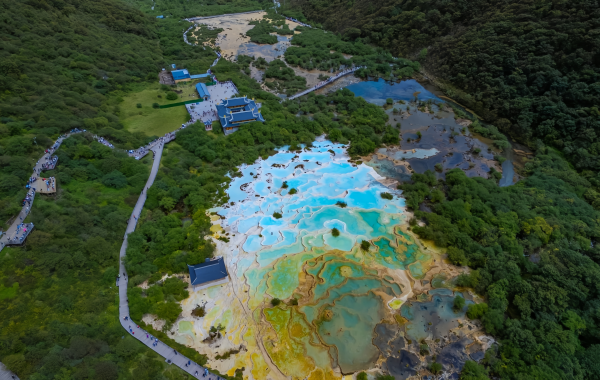 Huanglong:A Kaleidoscopio Viaje de Millennia-Old Travertine a un 