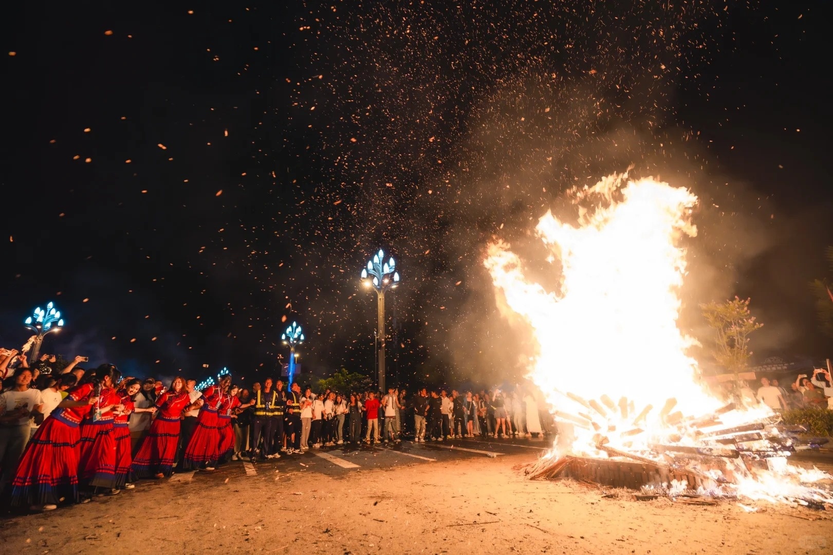 What is Zhangjiajie China known for,Zhangjiajie tour,China tours,party.jpg