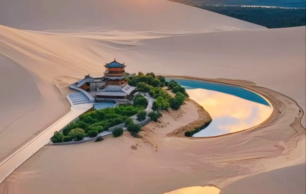 Mingsha Mountain Moon Tooth Spring
