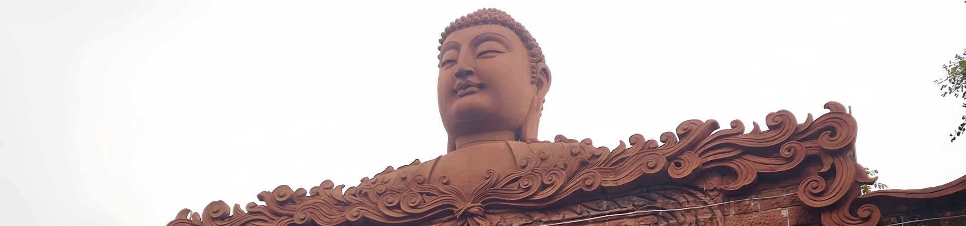 العاصمة البوذية الشرقية: الأرض المقدسة لعشرة عصياند بوذا، ودار الكنز لفن النقل بالحجارة على قدم جبل لينجيون