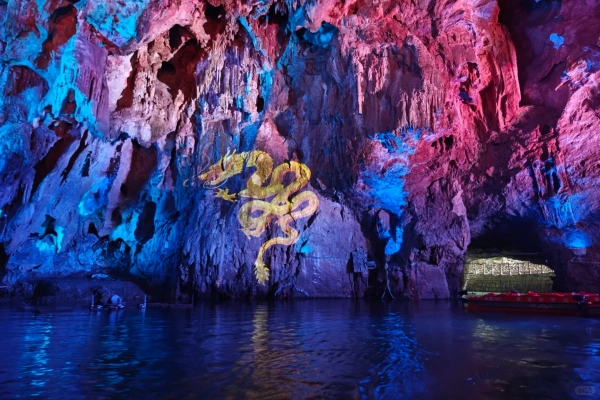 Dragon Palace: Eine Reise ins Underground Karst Museum und das legendäre 