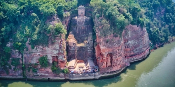 Day 4: Chengdu - Leshan