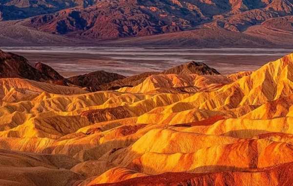 Day 2: Urumqi – Turpan (High-Speed Rail) – Flaming Mountains (Scenic Drive) – Tuyugou Grand Canyon – Bezeklik Thousand Buddha Caves