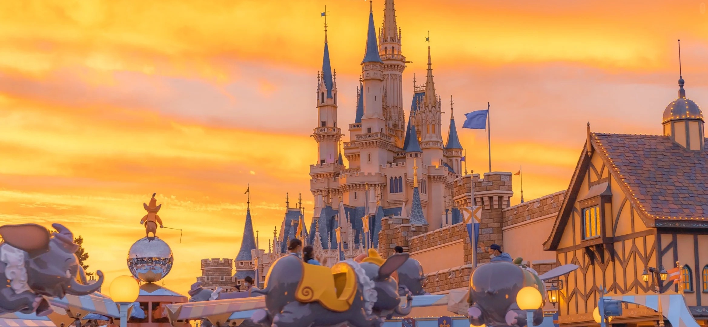 Explore Shanghai Disney Wuhan & the Three Gorges in 10 Days