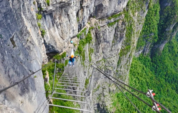 اليوم 2: زانغجي جراند كانيون
